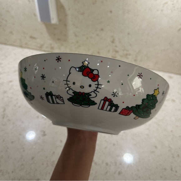 Hello Kitty x Sanrio Christmas 2024 Ceramic Serving Dish/Bowl *BNWT* - Picture 1 of 4